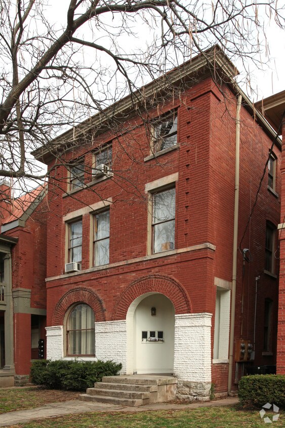 Primary Photo - 111 W Burnett Ave