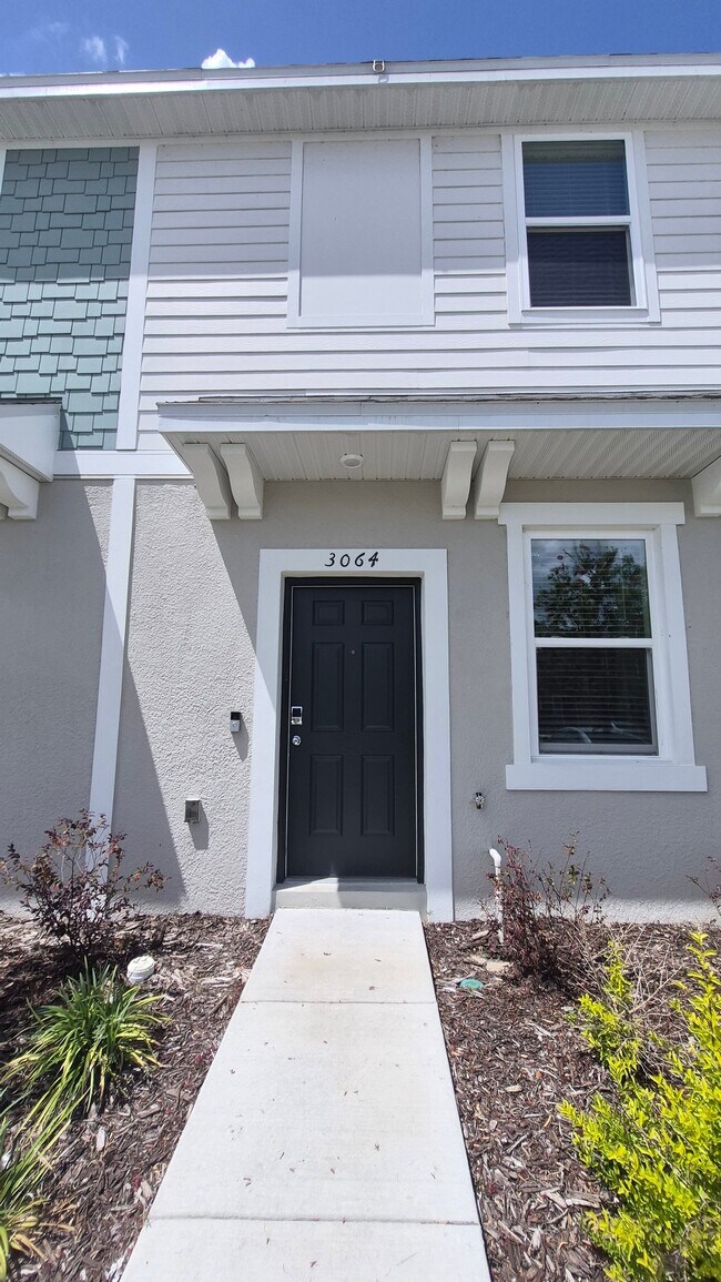 Foto del edificio - 3064 Skyline Lp