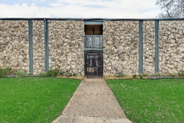 Building Photo - 5330 Junius