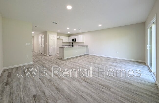 Building Photo - 1116 Comanche St