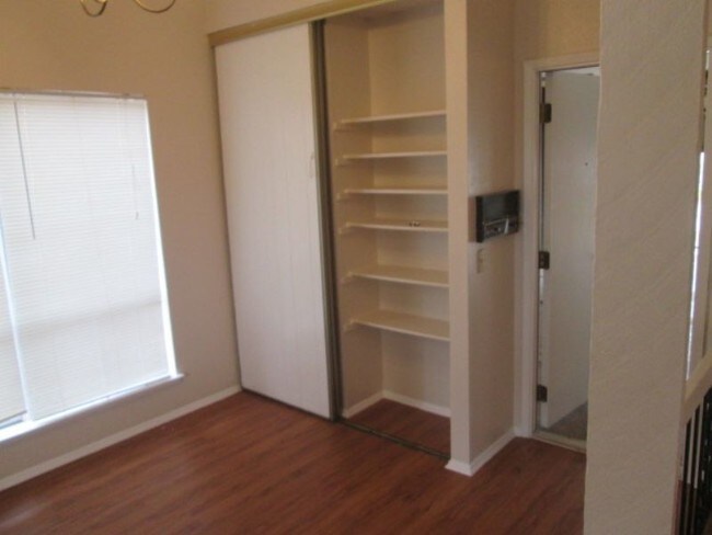 Building Photo - 7810 Lazy Forest Dr