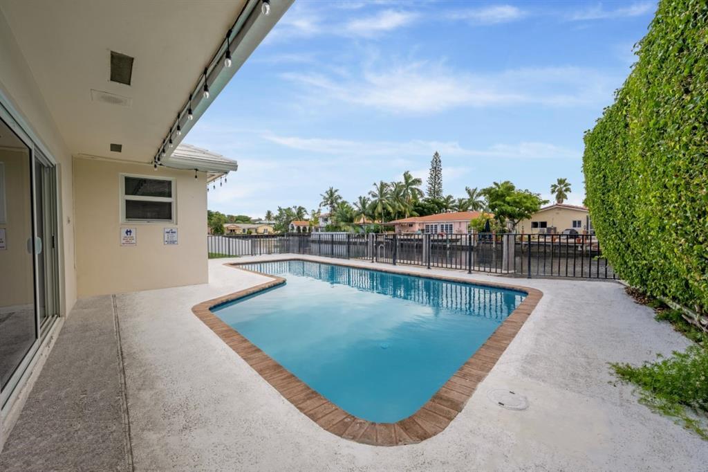 Foto principal - 2810 NE 60th St