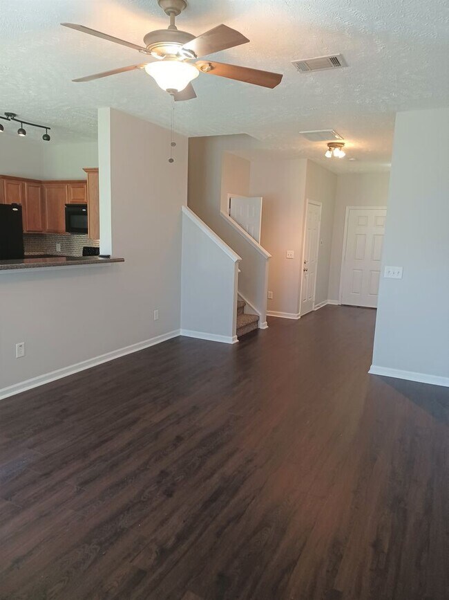 Building Photo - 3 br, 2.5 bath House - 8116 Valley Oak Drive