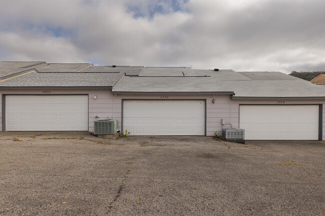 Building Photo - 1932 Leslie Dr