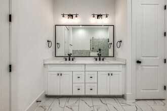 Building Photo - 948 Fisher St