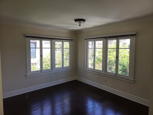 Building Photo - 540 S El Molino Ave