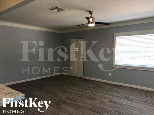 Building Photo - 2417 E Earll Dr