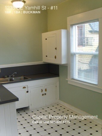 Building Photo - 1235 SE Yamhill St