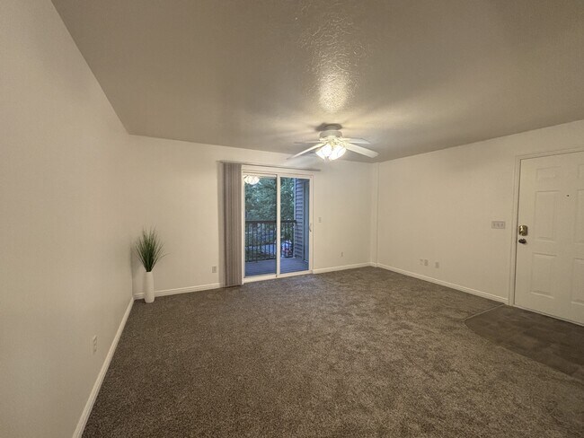 Foto del edificio - 8083 N Ridge Loop E
