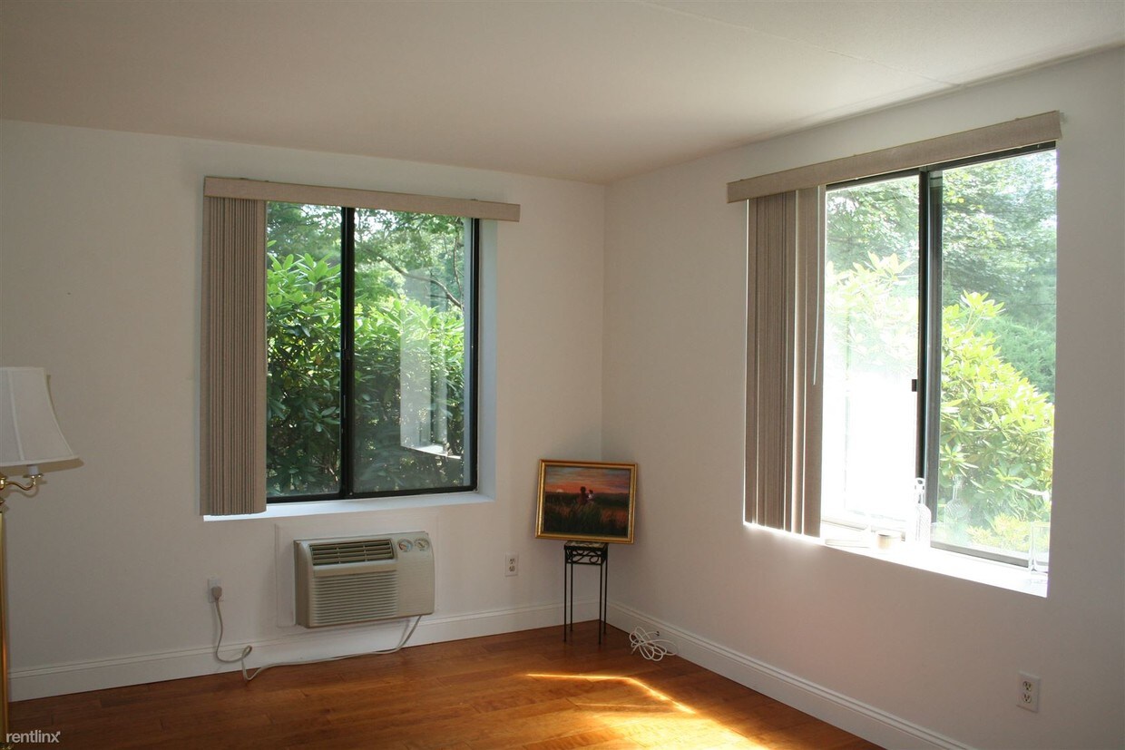 1525 E Putnam Ave, Old Greenwich, CT 06870 Condo for Rent in Old