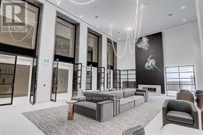 Building Photo - 39 Roehampton Ave