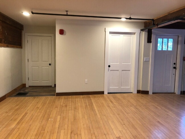 Building Photo - 13 Tavern Wy