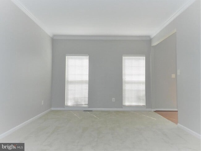 Building Photo - 5203 Linden Dr