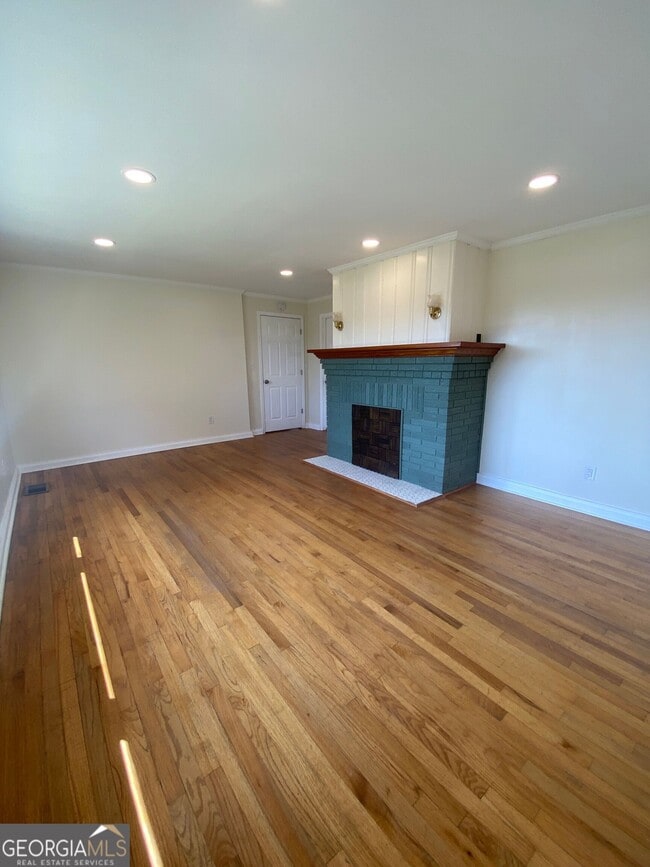 Building Photo - 297 Macon Ave