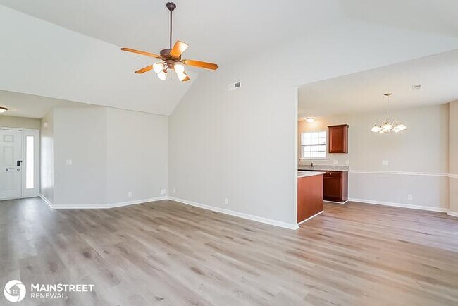 Building Photo - 972 Tom Hailey Blvd, La Vergne, TN 37086