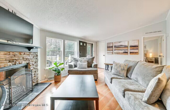 Foto del edificio - 264 Bloomer Rd