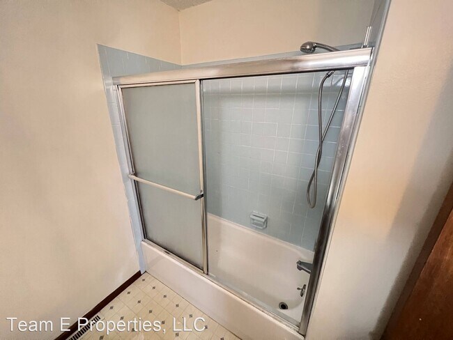 Building Photo - 2 br, 1 bath House - 211 W Highway CC