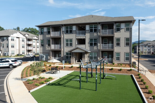 Building Photo - The Hominy