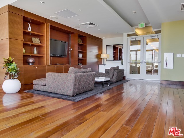 Foto del edificio - 1155 S Grand Ave