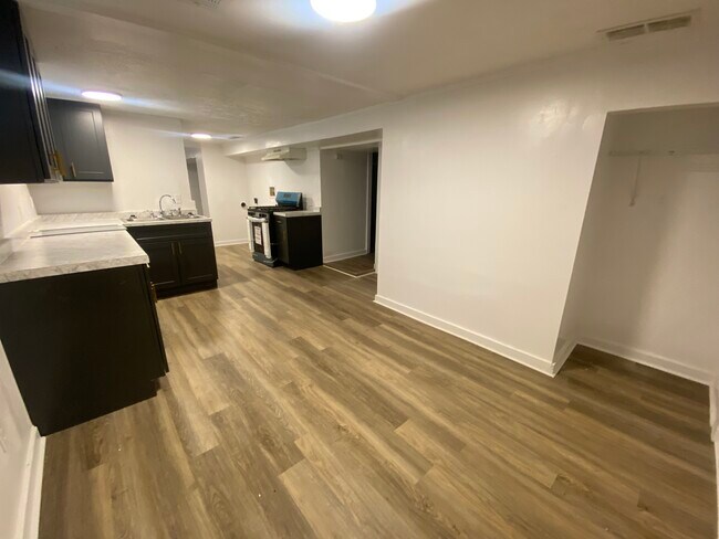 Foto del edificio - 4046 Tylor Blvd-4