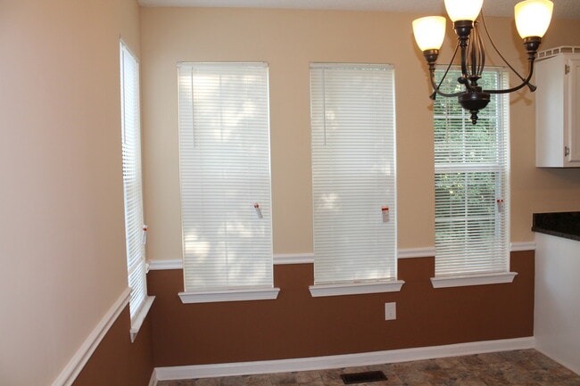 Building Photo - Awesome 3 Bed, 2.5 Bath Home!