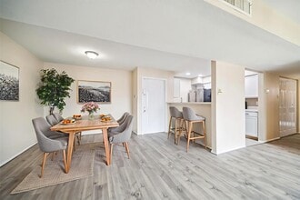 Building Photo - 2822 S Bartell Dr