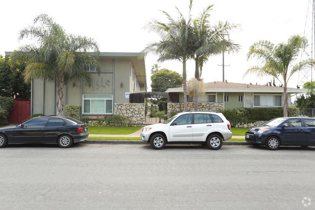Building Photo - Pacific Apartment Homes @ 1620 E Maple