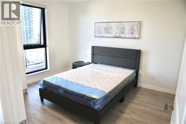 Building Photo - 181 King St S