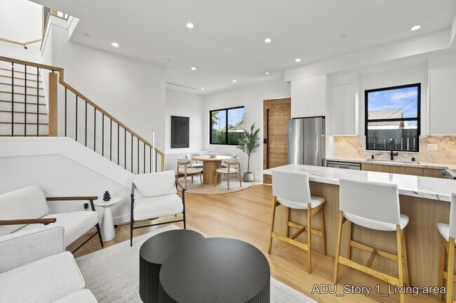 Foto del edificio - Showing Times: to schedule a viewing, please contact us