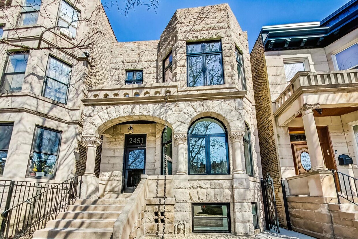 Foto principal - 2451 N Albany Ave