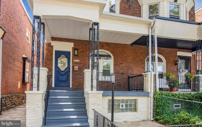 Building Photo - 5516 Cedar Ave