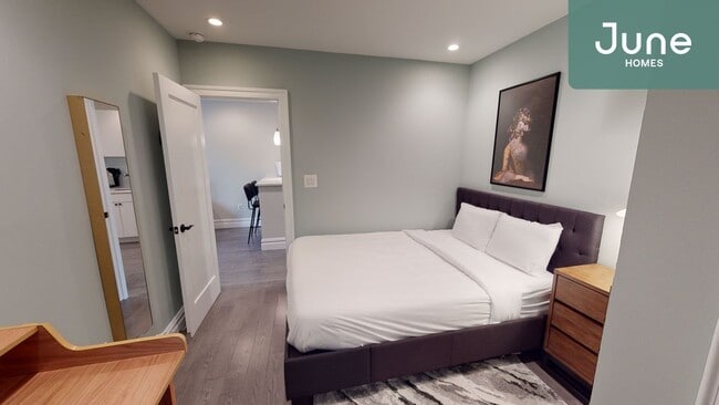 Foto del edificio - ROOM ONLY in 2-bed/1.0-bath Home