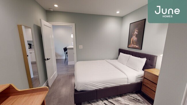 Building Photo - ROOM ONLY in 2-bed/1.0-bath Home