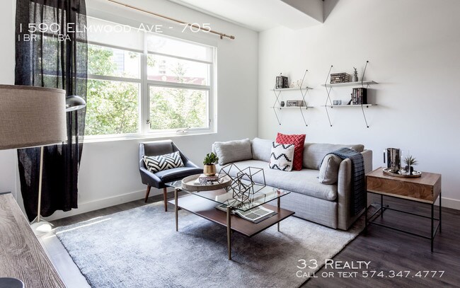 Building Photo - Centrum Evanston - Luxury 1 Bedroom