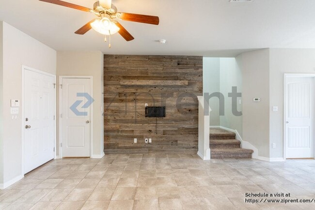 Building Photo - 215 Friendship Oak Dr