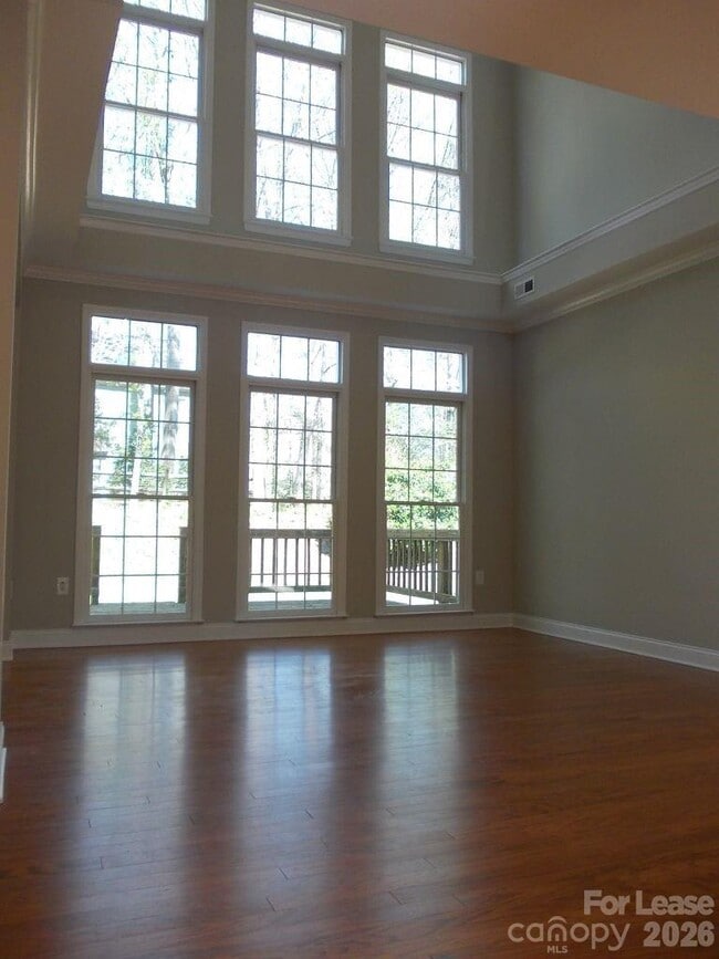 Foto del edificio - 6223 Hickory Cove Ln