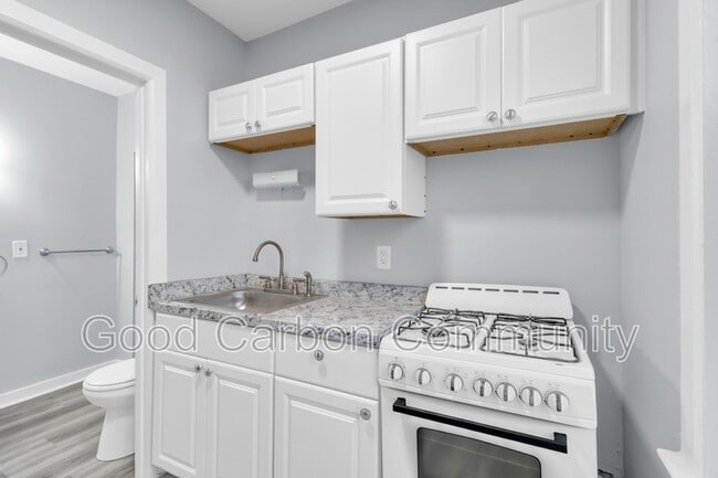 Building Photo - 131 Allen St