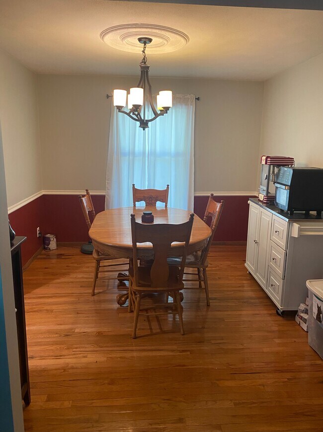 Formal Dining - 2039 E 46th St