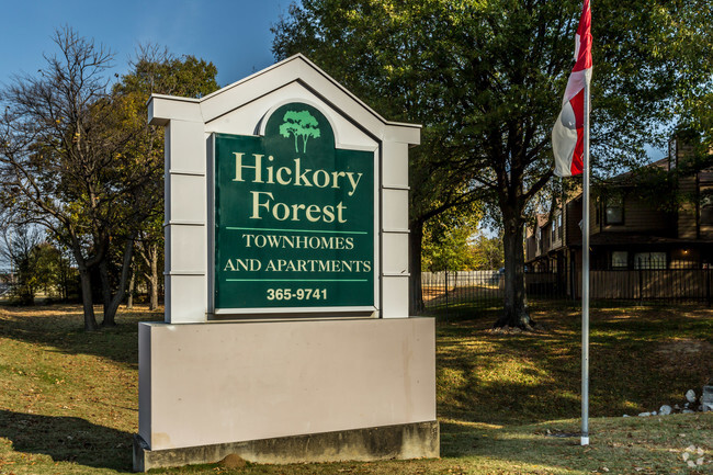 Building Photo - Hickory Forest