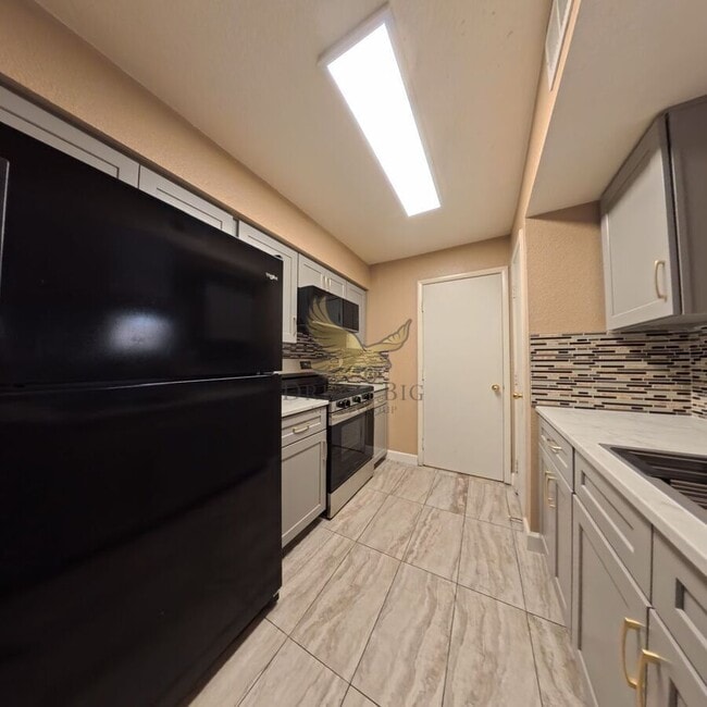 Building Photo - 8101 W Flamingo Rd