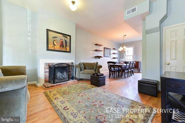 Foto del edificio - 319 14th Pl NE