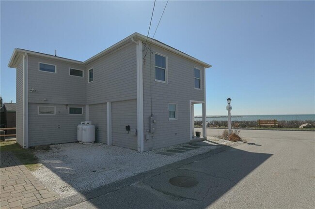 Building Photo - 35 Shore Rd