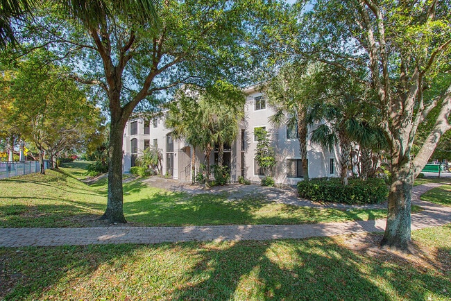 Building Photo - 3023 Alcazar Pl