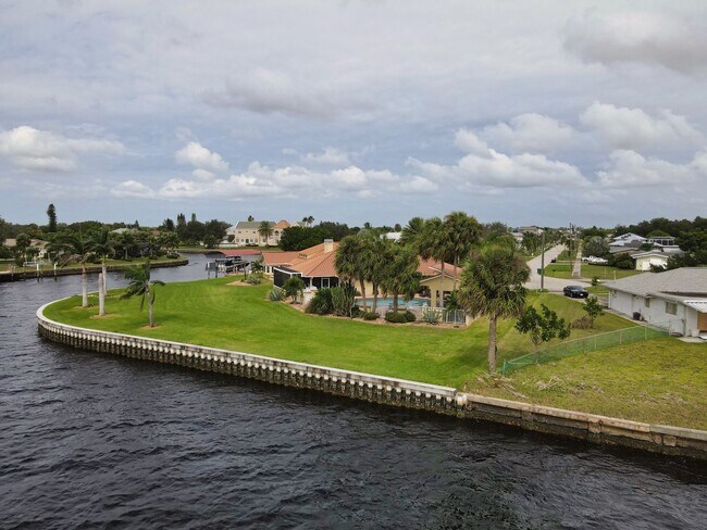 Foto del edificio - 4 br, 4 bath House - 4461 Gardner Drive