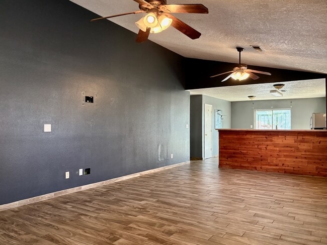 Building Photo - 3617 Cameo Dr