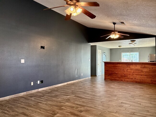 Foto del edificio - 3617 Cameo Dr
