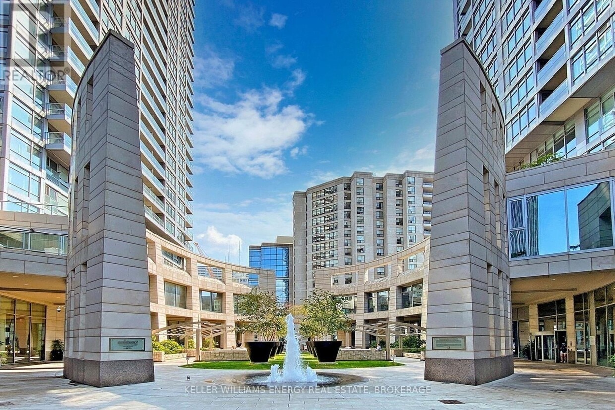 Photo principale - 2191-2191 Yonge St