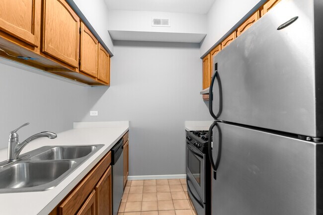 Building Photo - 7841 Darien Lake Dr