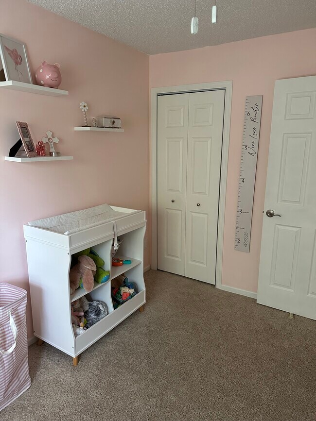 Dormitorio 3 - 10981 Fergus St NE