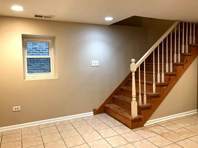 Building Photo - 1.5 bedroom in Chicago IL 60618